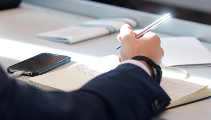 凤凰光学最新疫情:科学应对,共筑健康未来